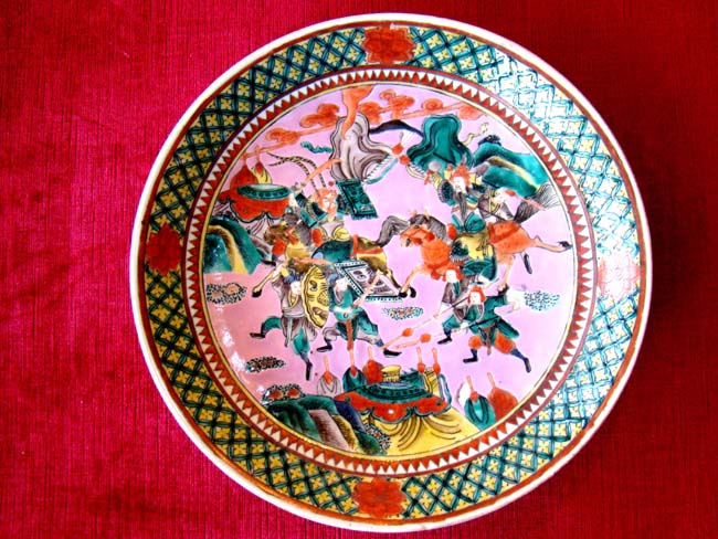 A fabulous vintage Chinese 12" enameled plate featuring Warriors on horses